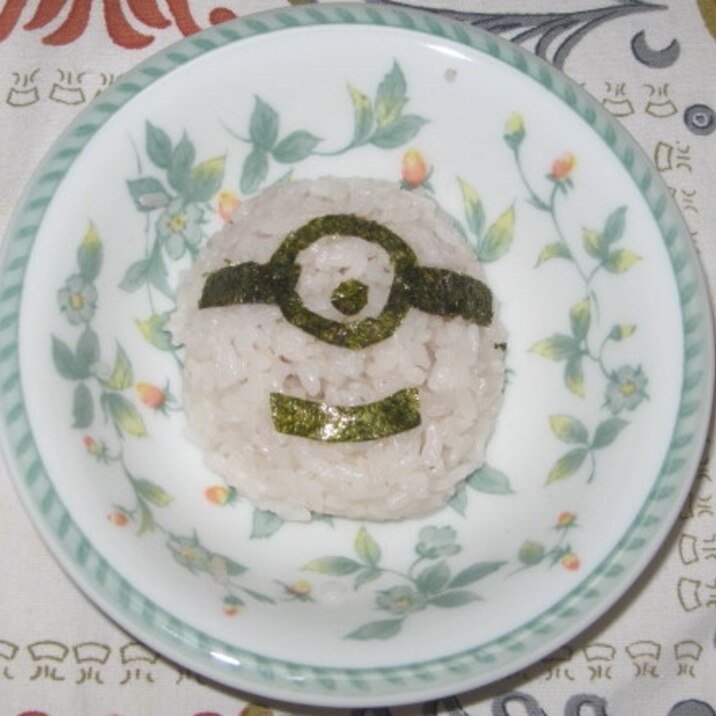 初心者でも簡単 ミニオン おにぎり キャラ弁当 レシピ 作り方 By Kirara 楽天レシピ 初心者でも簡単 ミニオン おにぎり キャラ弁当 レシピ 作り方 By Kirara 楽天レシピ